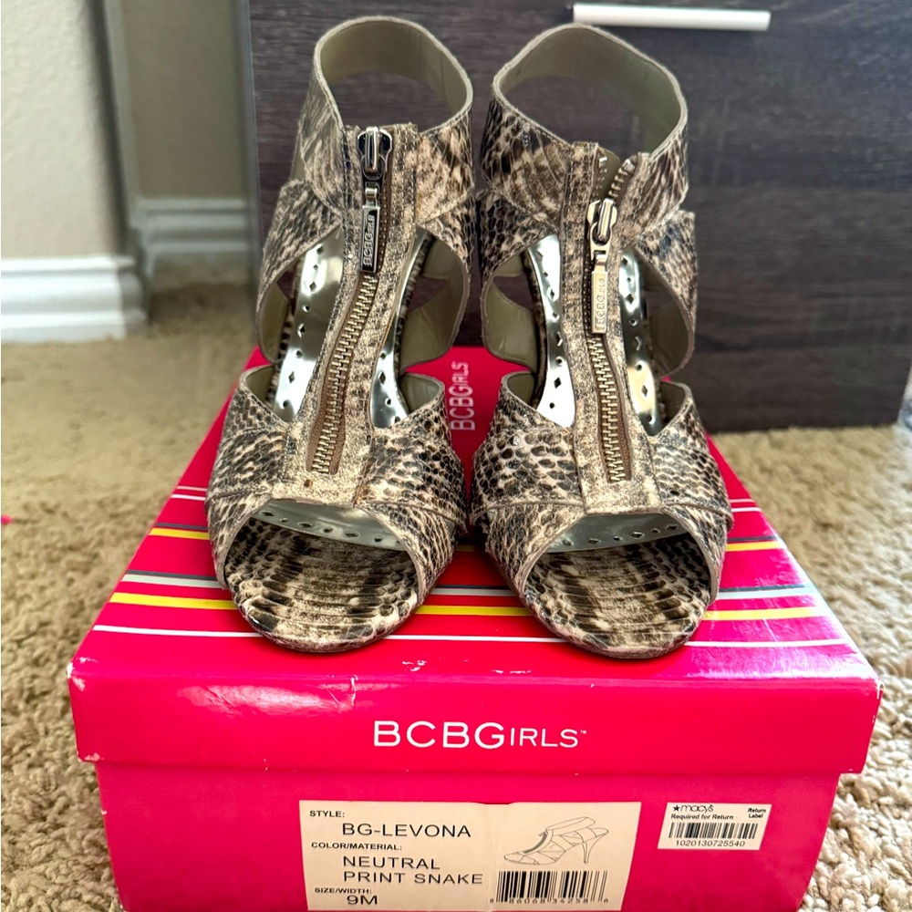 BCBG Girls Animal Print Heels Shoes Size 9